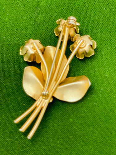 Gold and Pearl Bouquet Devil's Details